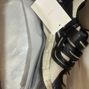 ASICS men’s 9.5 women’s 11 gel kayano 20